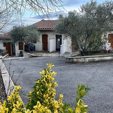 Joli Avec Terrasse * Greoux-les-Bains