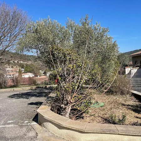 Joli Avec Terrasse Apartment Greoux-les-Bains